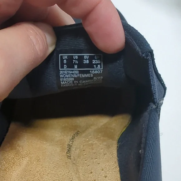 Clarks Navy Blue Women's Slip On Shoes Size 7.5 - Picture 9 of 12